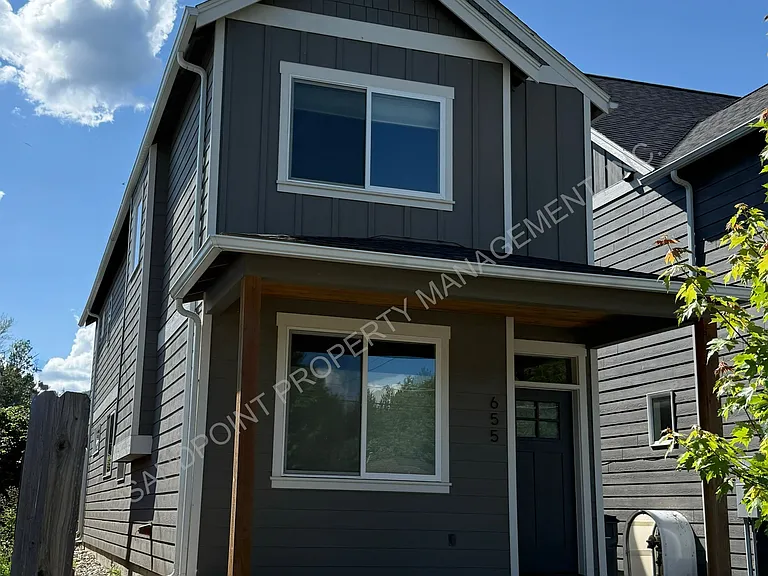 655 Oak Ave — Photo 2