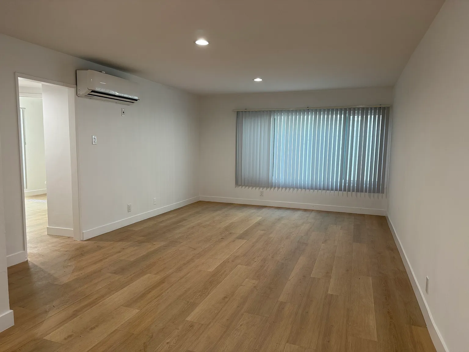2 bed, 800 sqft, $2,700 — Photo 3