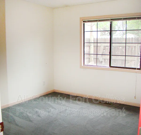 817 E Laurel St — Photo 10