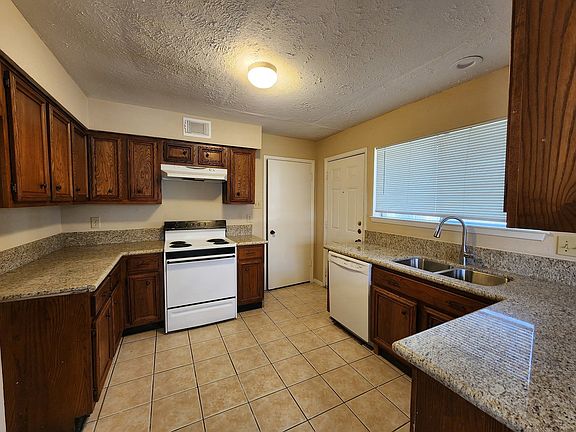 3rd image of 22810 Leedstown Ln