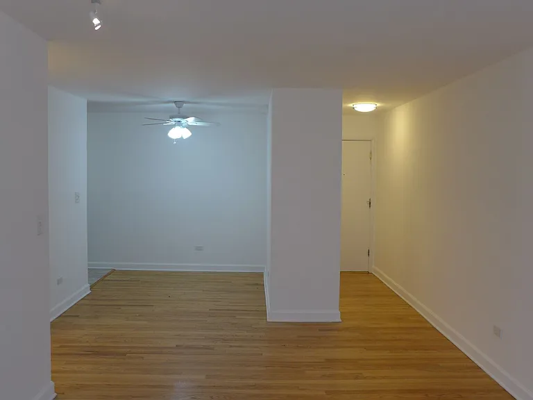 Foster Beach Apartments — Photo 31