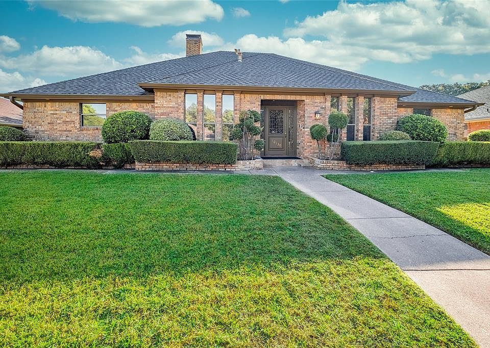 1st image of 10130 Woodlake Dr