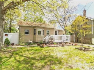 205 McKinley Dr, Mastic Beach, NY 11951