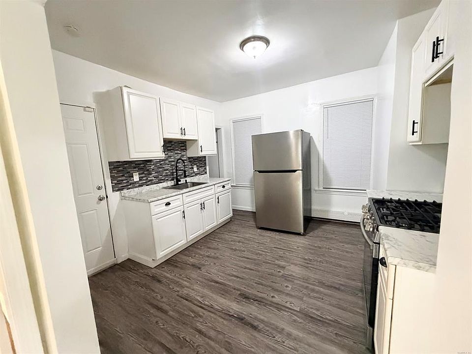 1st image of 217 Read St