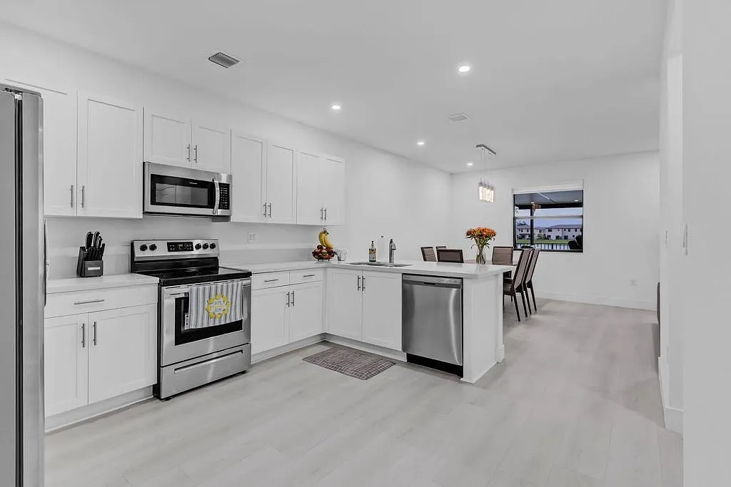 4 bed, 2.5 bath, 1778 sqft, $3,500 — Photo 4