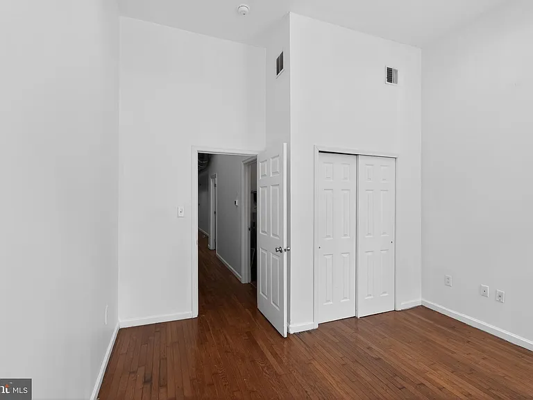 1729 W Master St #B — Photo 11