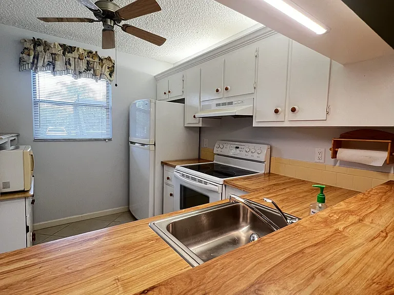 9301 Central Park Dr #102 — Photo 5