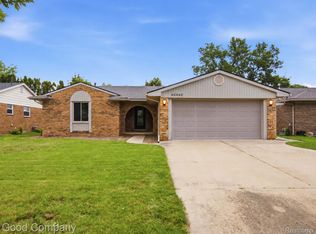 46462 Peach Grove Ave, Macomb, MI 48044