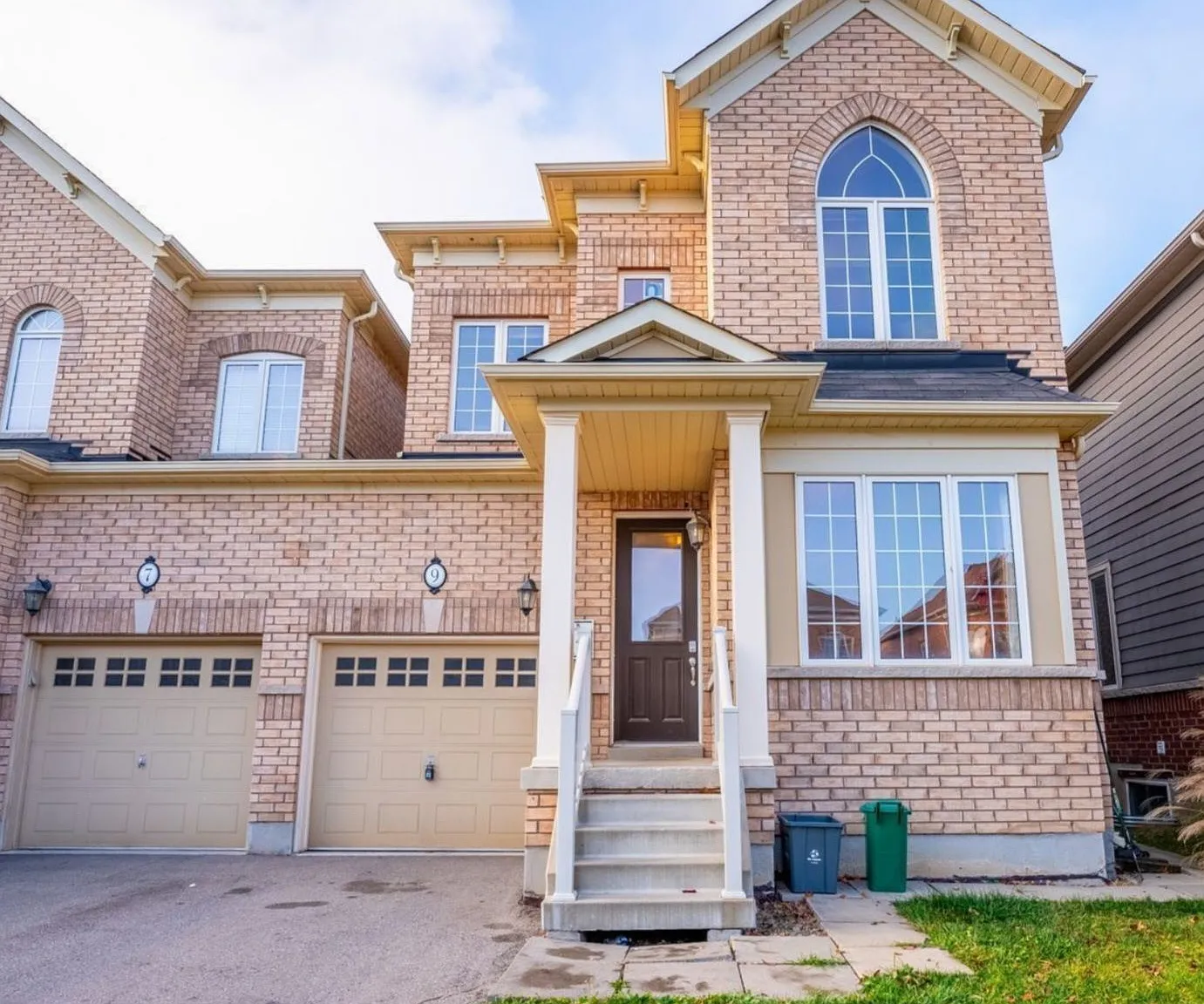 3 bed, $800 — Photo 1