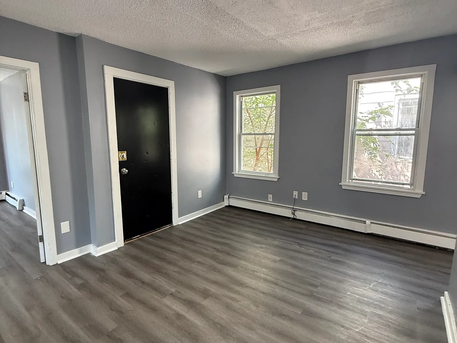 9 bed, 3.0 bath, 3222 sqft, $1,600 — Photo 4