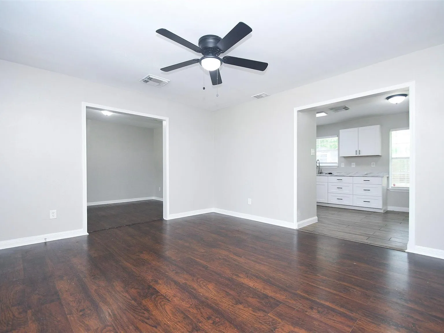 3 bed, 1.5 bath, 1140 sqft, $1,300 — Photo 4