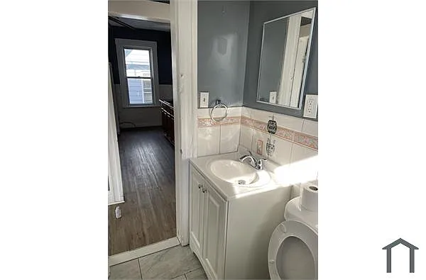 Building Photo - 48 Washington Pl #1
