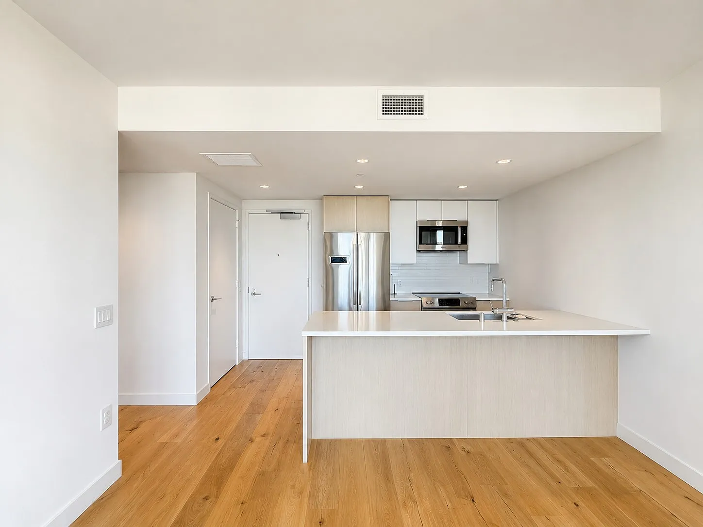 2 bed, 978 sqft, $5,100 — Photo 3