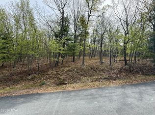 35 Ponderosa Pine Rd, Hawley, PA 18428