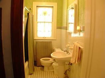 3rd image of 3833 Wilmington Ave
