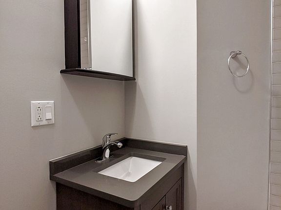 3rd image of 627 W Oakdale Ave #6271