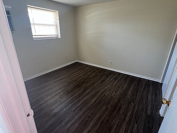 4th image of 2411 Duke Dr APT 21