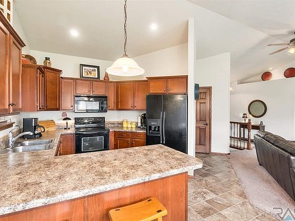 3rd image of 4112 W 91st St