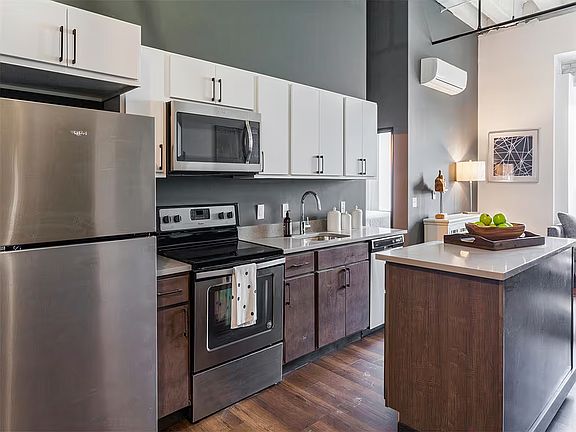 3rd image of 415 Clifford St APT 405