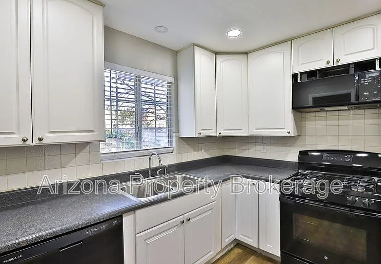 144 E Vista Del Cerro Dr — Photo 16