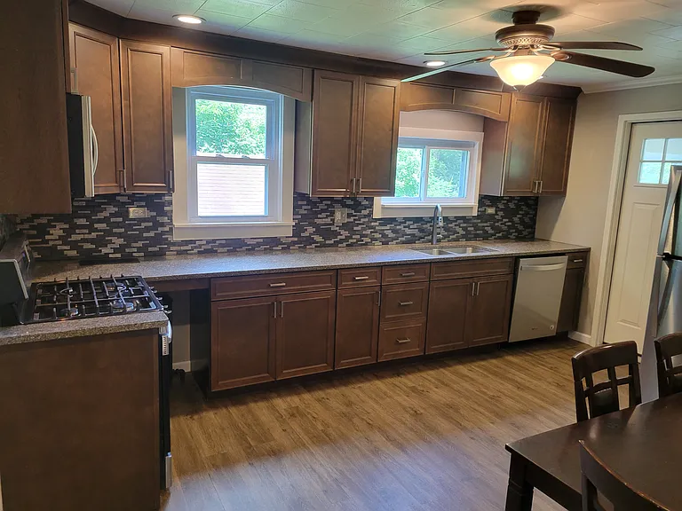 413 S River St — Photo 11