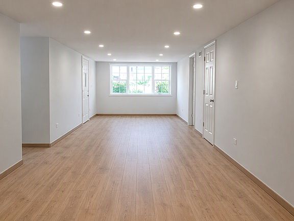 5th image of 6042 W Addison St