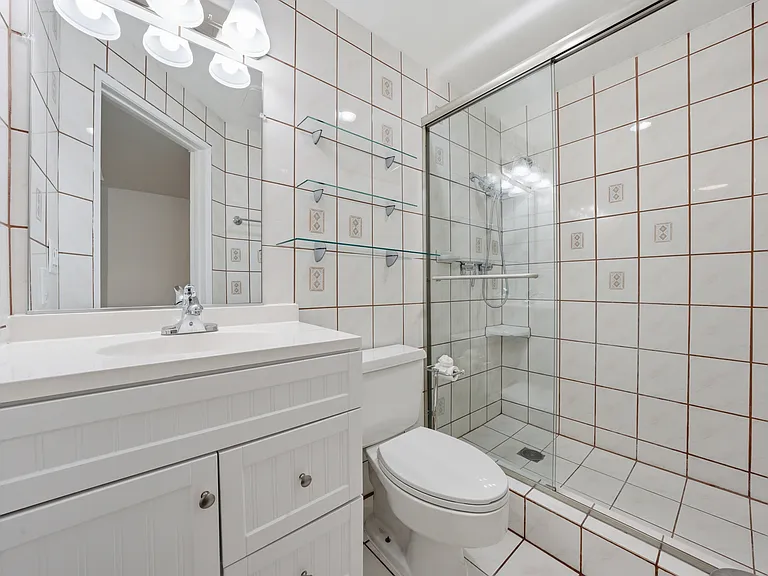 1037 N Vista St #206 — Photo 7