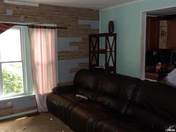 4th image of 704 Barham Ave