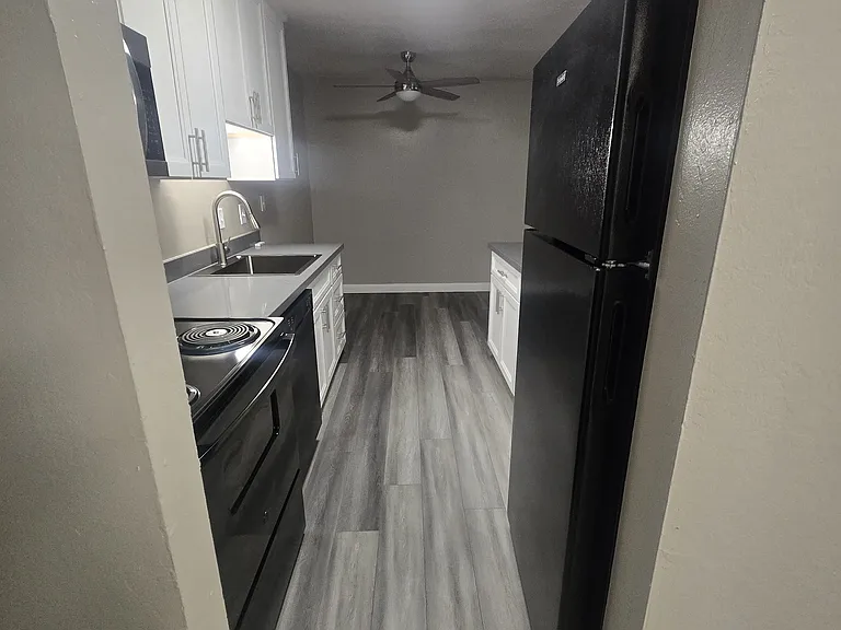 520 Van Buren Avenue — Photo 75