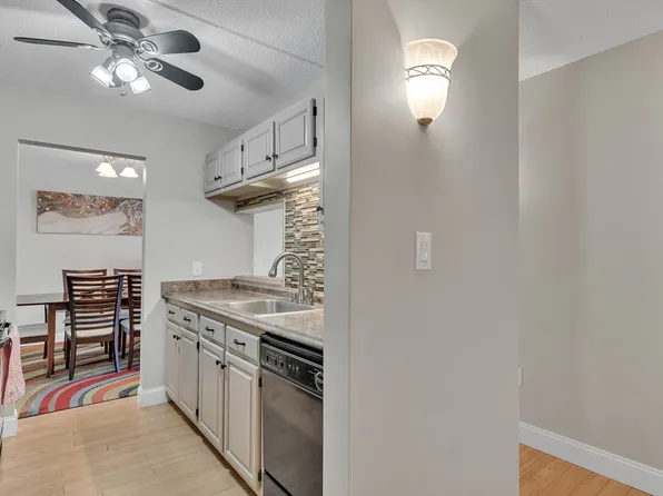 111 Devir St APT 202, Malden, MA 02148