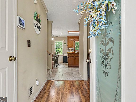 3rd image of 2019 Amherst Ln SE