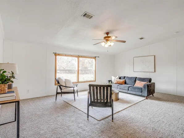 250 Montgomery Rd, Mineral Wells, TX 76067