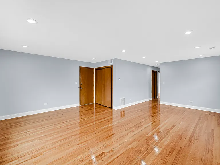 5740 N Lowell Ave #2 — Photo 7
