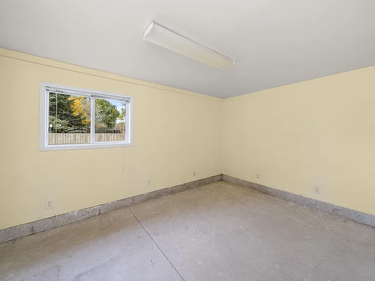 Shop with the office available for an additional fee
