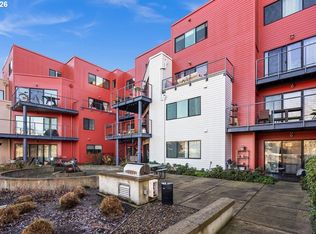 720 NW Naito Pkwy APT D17, Portland, OR