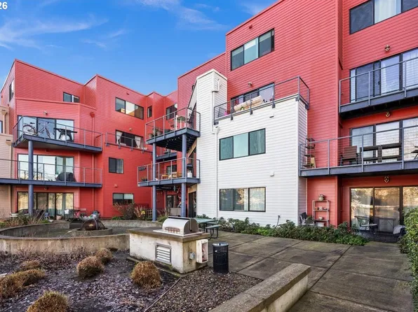 720 NW Naito Pkwy APT D17, Portland, OR 97209