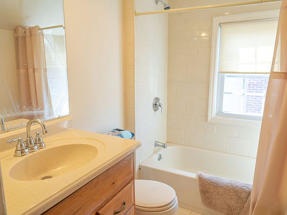 5th image of 1722 Belmont Ave