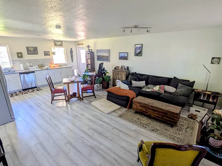 3911 Capitol Dr #2 — Photo 7