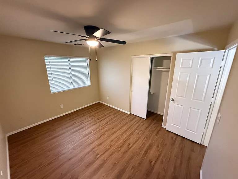 1457 E 10th Pl — Photo 27