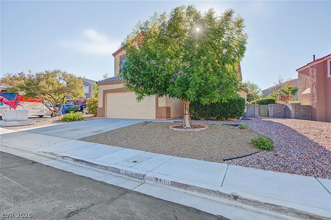 3 bed, 2.0 bath, 1686 sqft, $2,450 — Photo 3