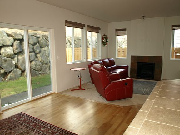 3rd image of 1054 Ebbets Dr SW