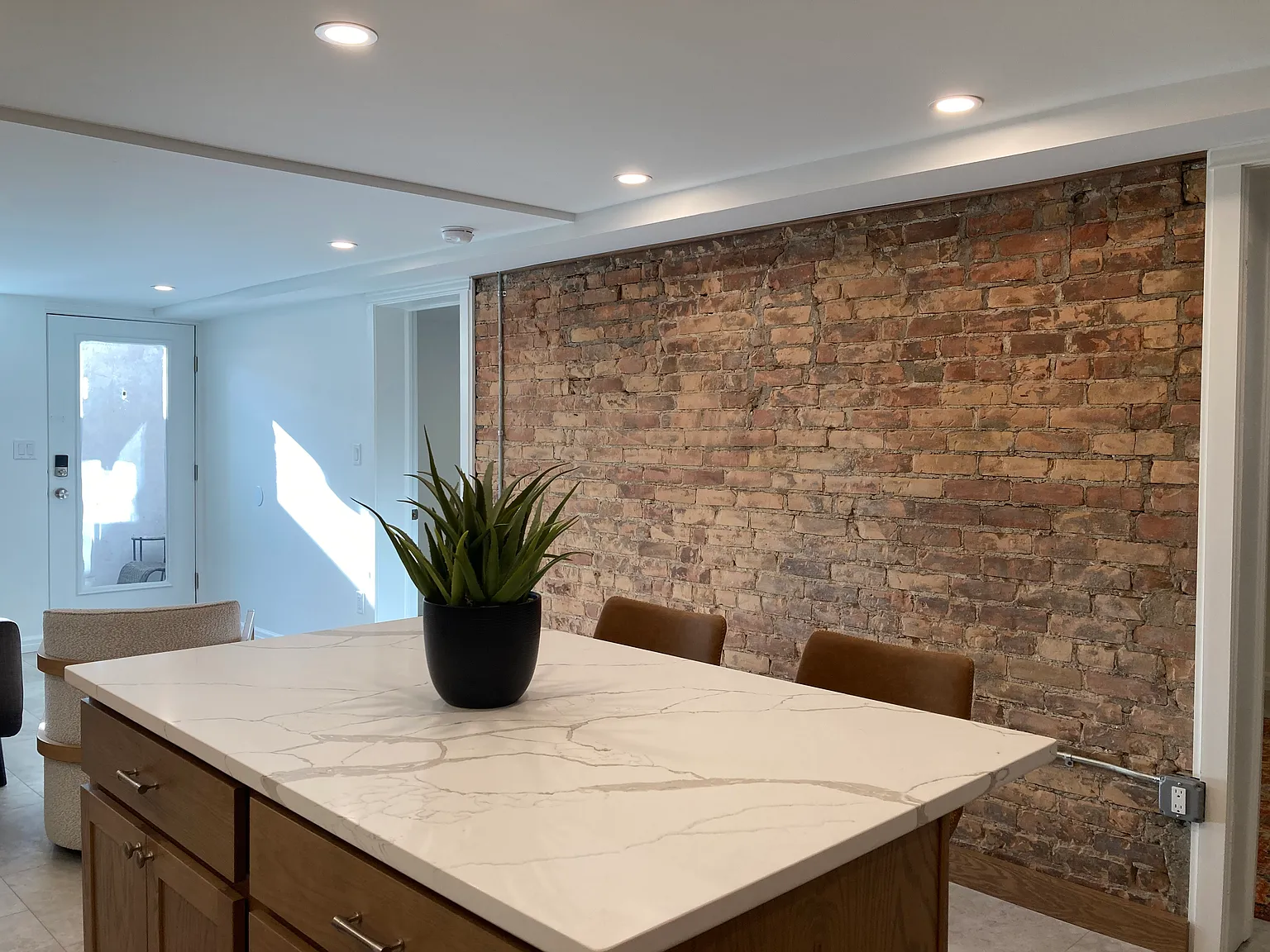 2 bed, $2,000 — Photo 3