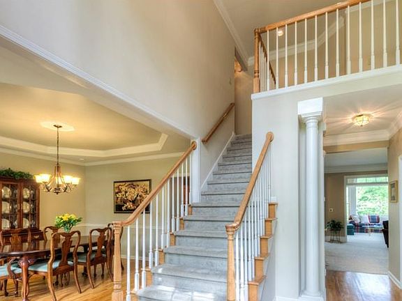 4th image of 2547 Woodcrest Ct