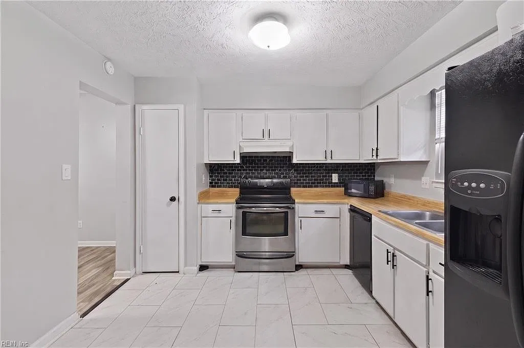 3 bed, 1.5 bath, 1400 sqft, $1,900 — Photo 2