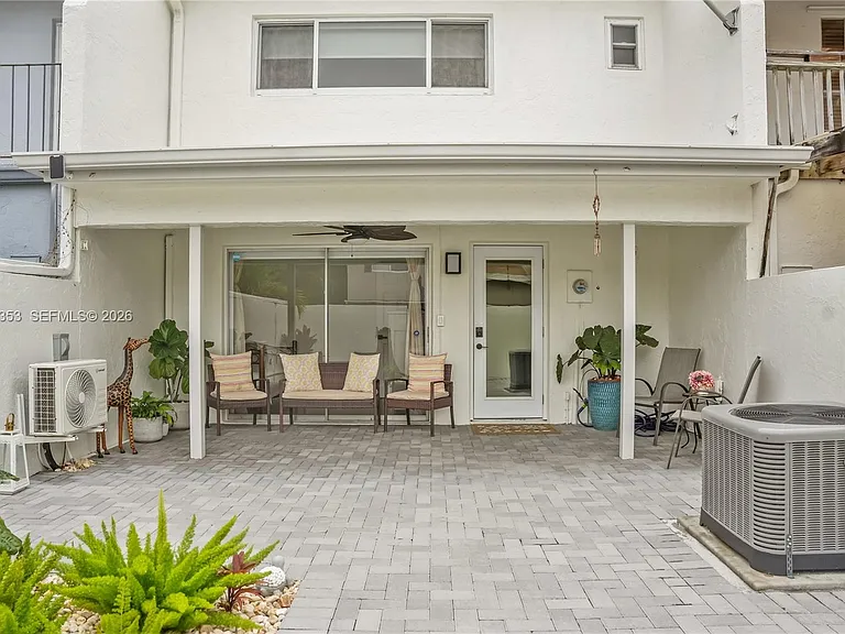 9015 SW 96th Ave #1 — Photo 27