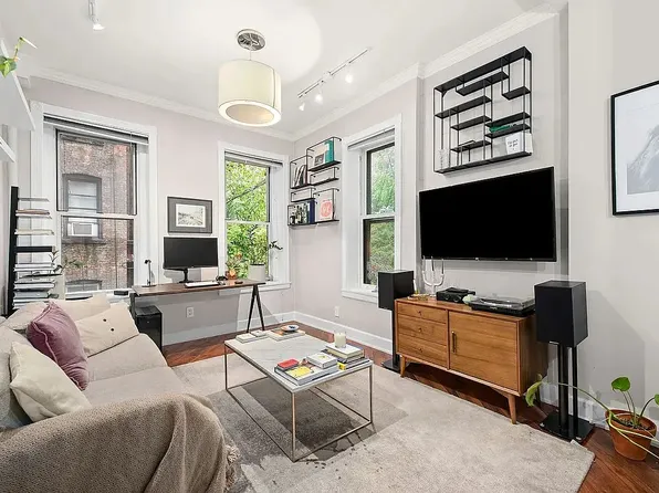 131 Thompson St APT 2D, New York, NY 10012