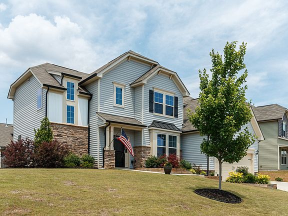 2nd image of 906 Beech Glen Dr