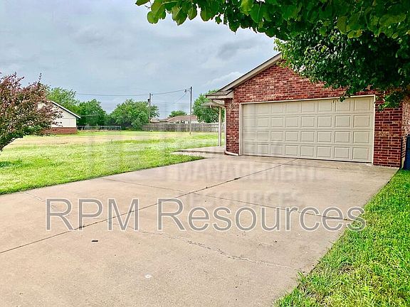 3rd image of 645 NW 113th St
