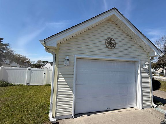 2nd image of 1806 Gypsy Ct.