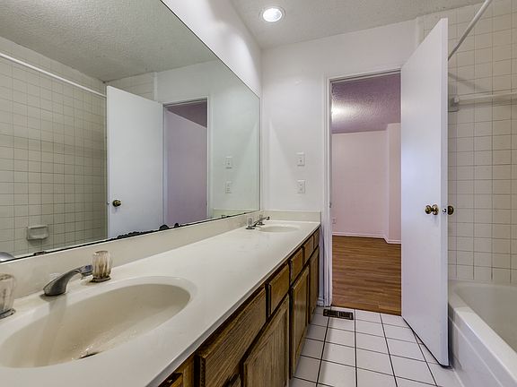 3rd image of 2814 Wimbledon Ct APT D